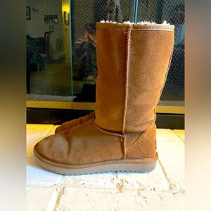 Ugg KOOLABURRA Tan Suede Boots  Sz 8